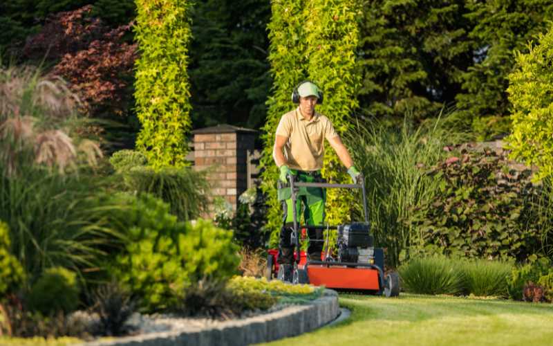 Small Franchise Business (Lawn Care) | FranchiseCoach